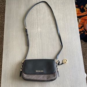 Michael kors crossbody